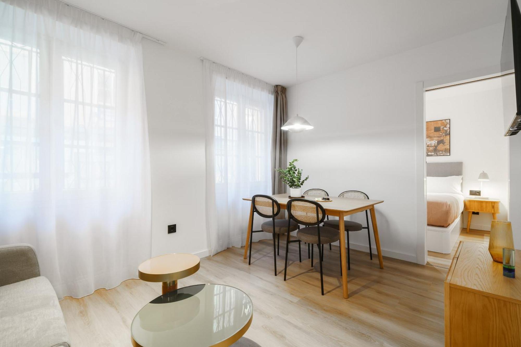 Limehome Malaga Calle Victoria Exterior photo