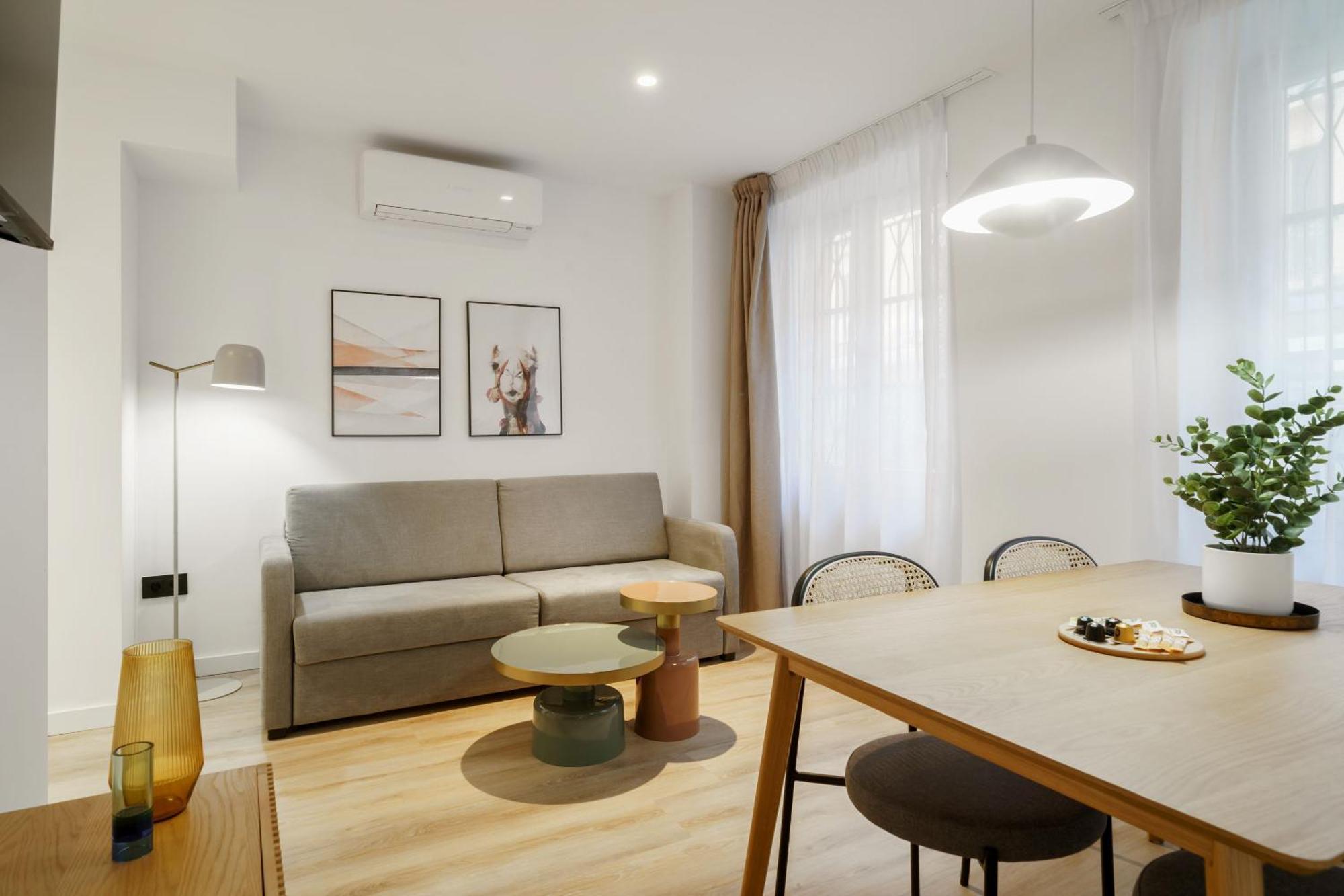 Limehome Malaga Calle Victoria Exterior photo