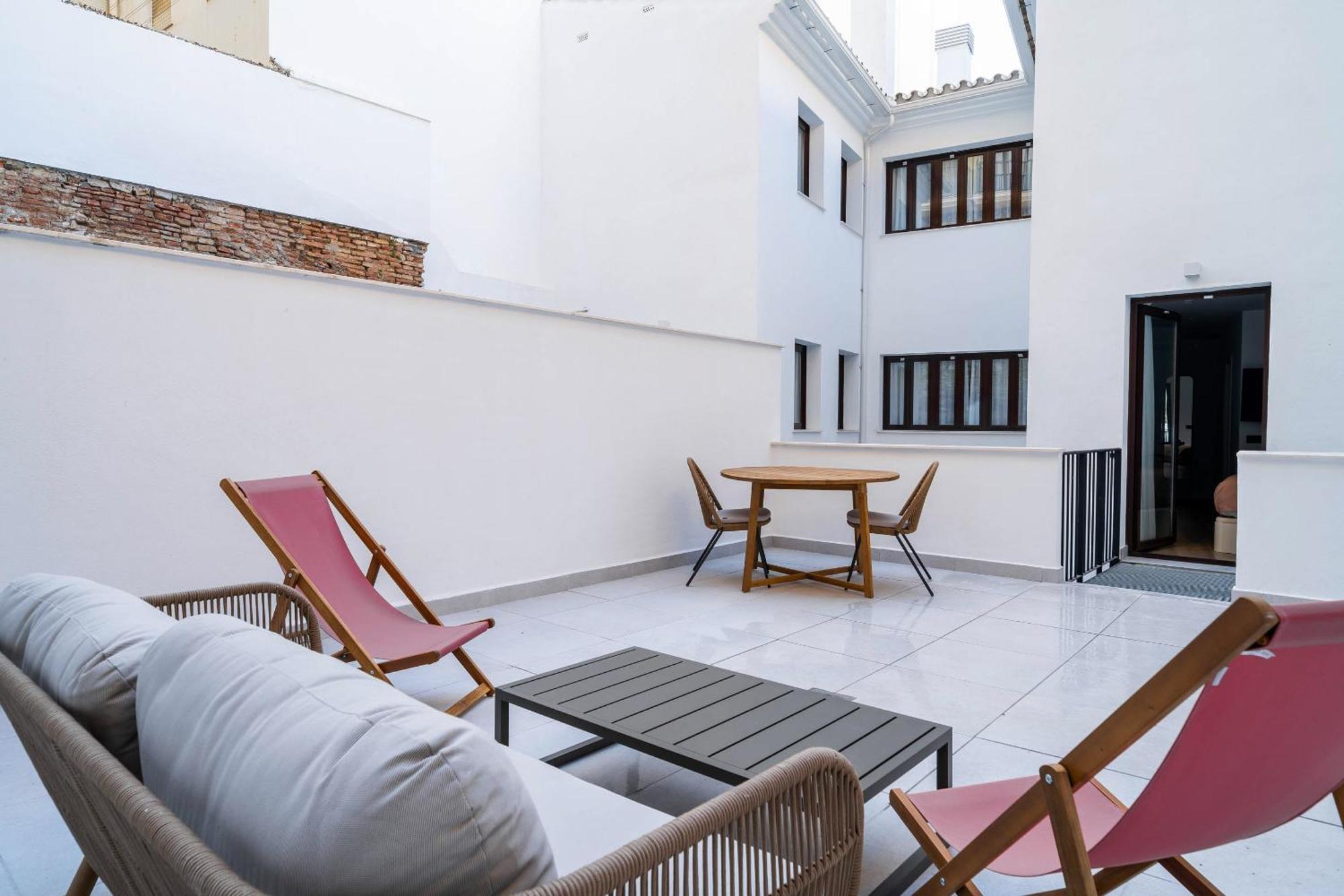 Limehome Malaga Calle Victoria Exterior photo